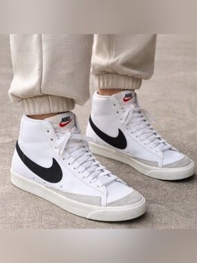 Nike Blazer Mid 77 Shoes